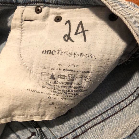 One teaspoon low rise shorts - Picture 2 of 3